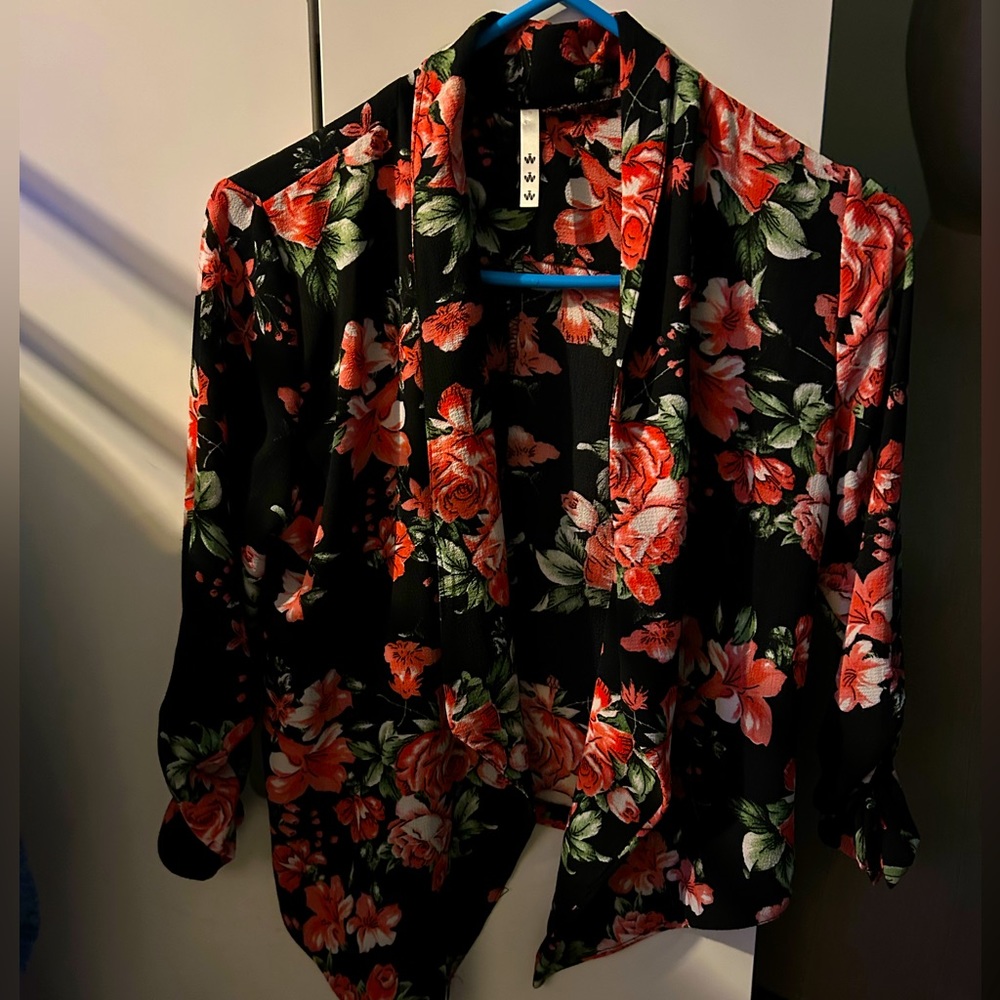 Women size small Floral print, waist length jacket in a relaxed fit